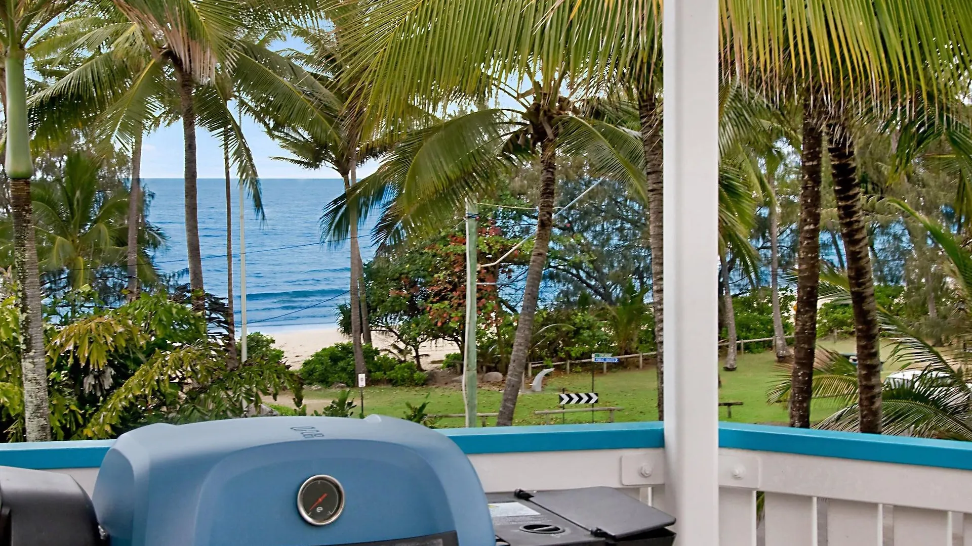 By The Sea Port Douglas 4*,